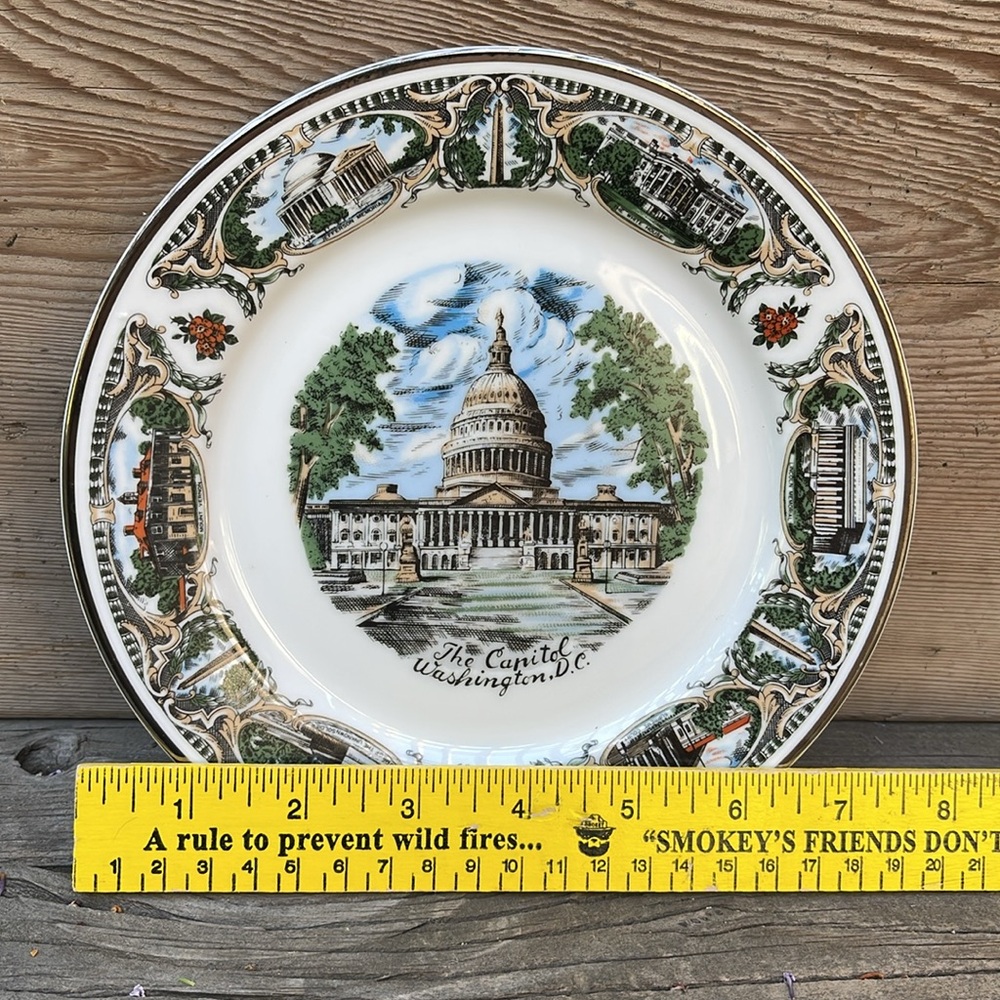 Vintage Souvenir Plate Featuring The Capitol Washington D.C. - Picture 9 of 11